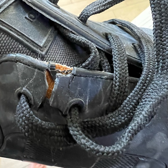 Louis Vuitton mens sneaker - Picture 3 of 4